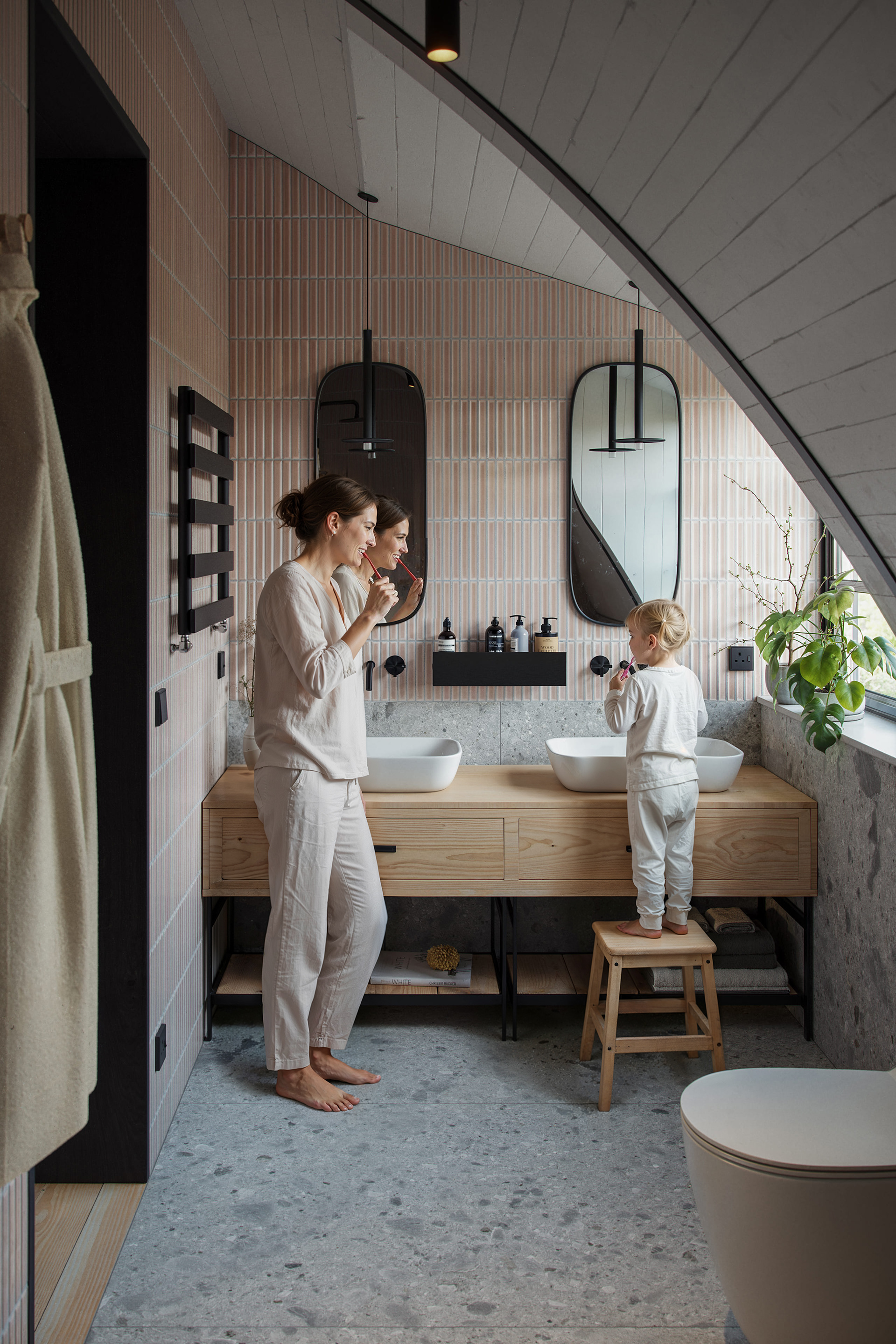 Nissen hut conversion - Bedroom and En-suite — view 9