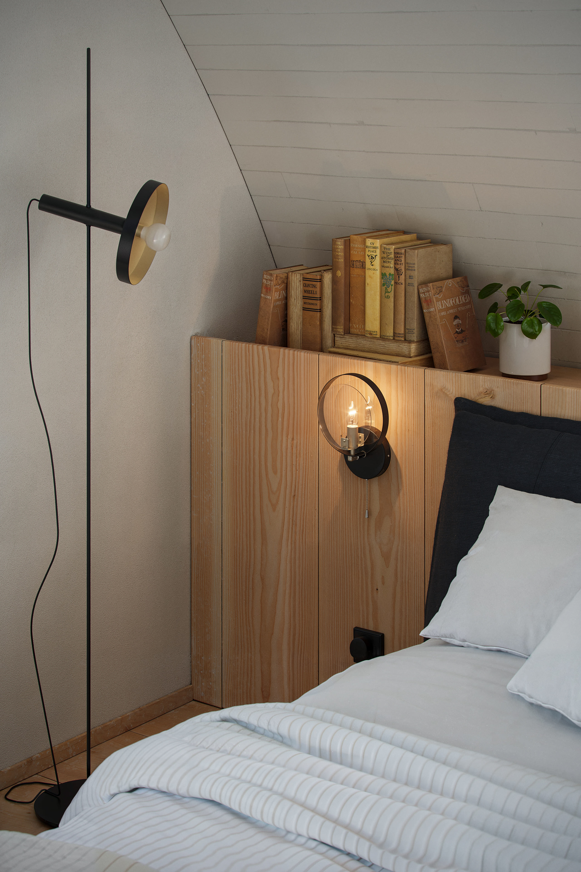 Nissen hut conversion - Bedroom and En-suite — view 8