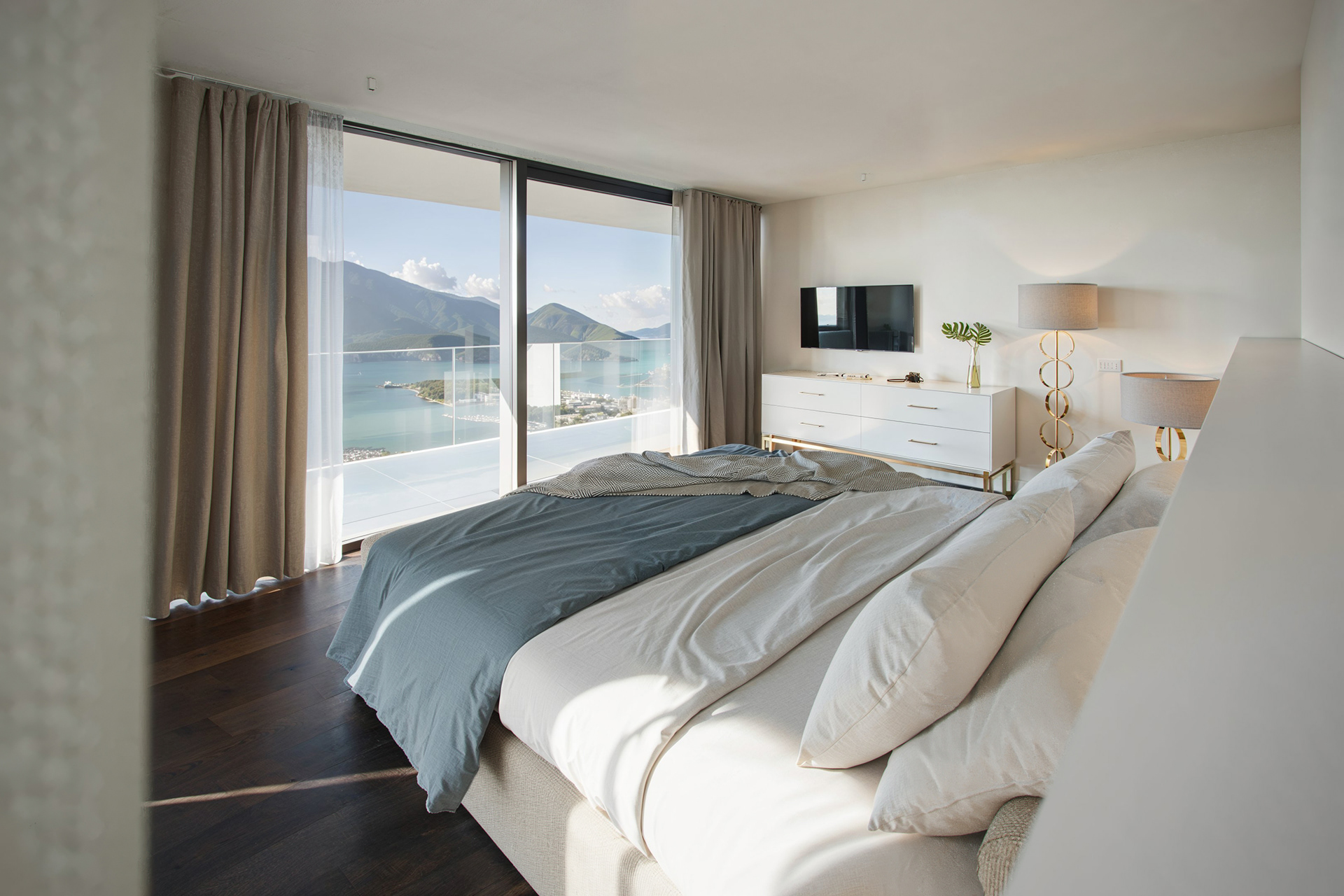 Penthouse on Lake Maggiore — view 9